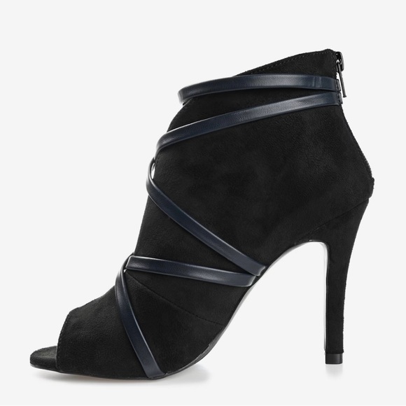 *NEW* Journee Collection Samara Bootie Black Size: 6 - Picture 2 of 14